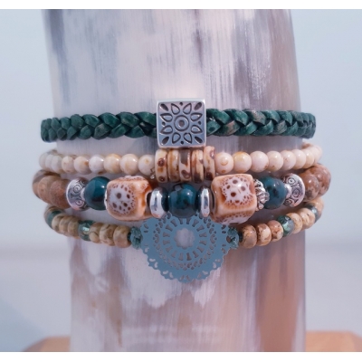 bohemien armband in oker en petrol groen bohemien armband in oker en petrol groen